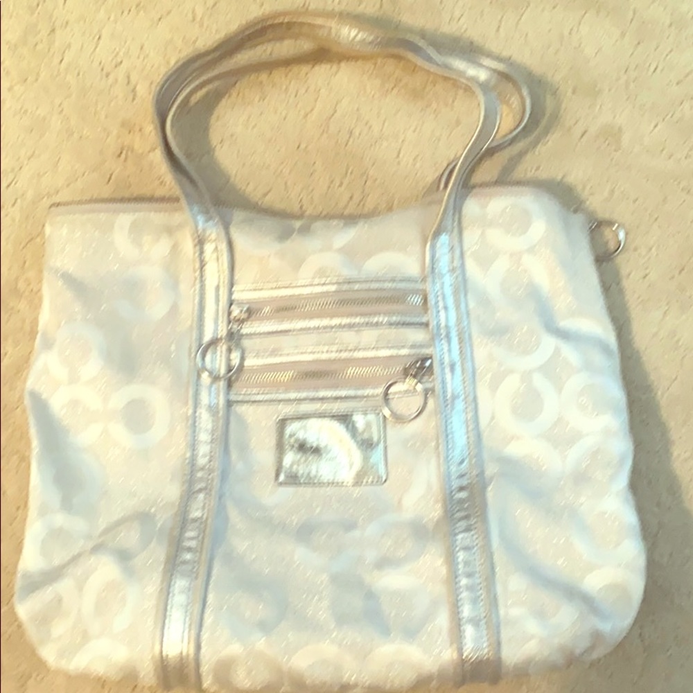 Coach shoulder bag used but in good condition